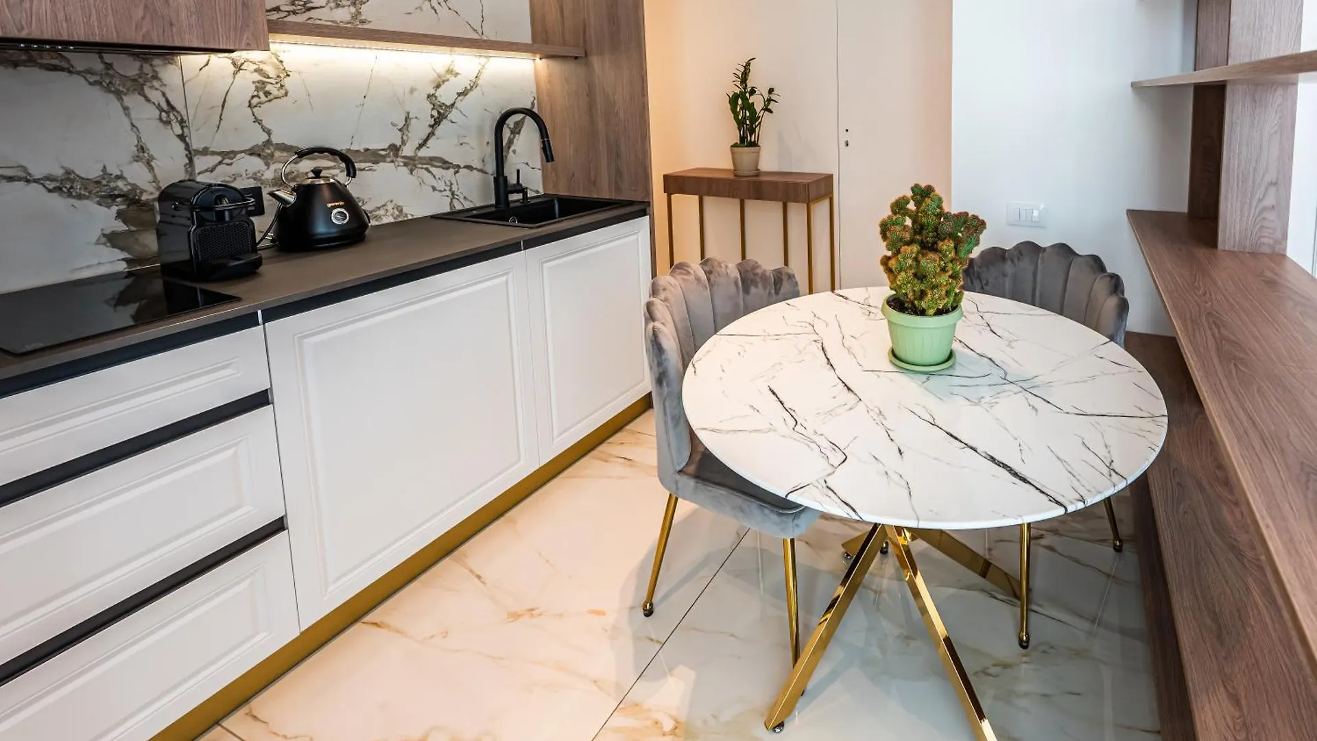 Studio Luxury Suite Near Center Bucharest Apartment