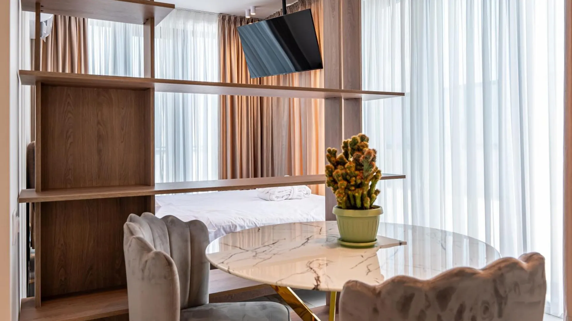 Studio Luxury Suite Near Center Bucharest Apartment